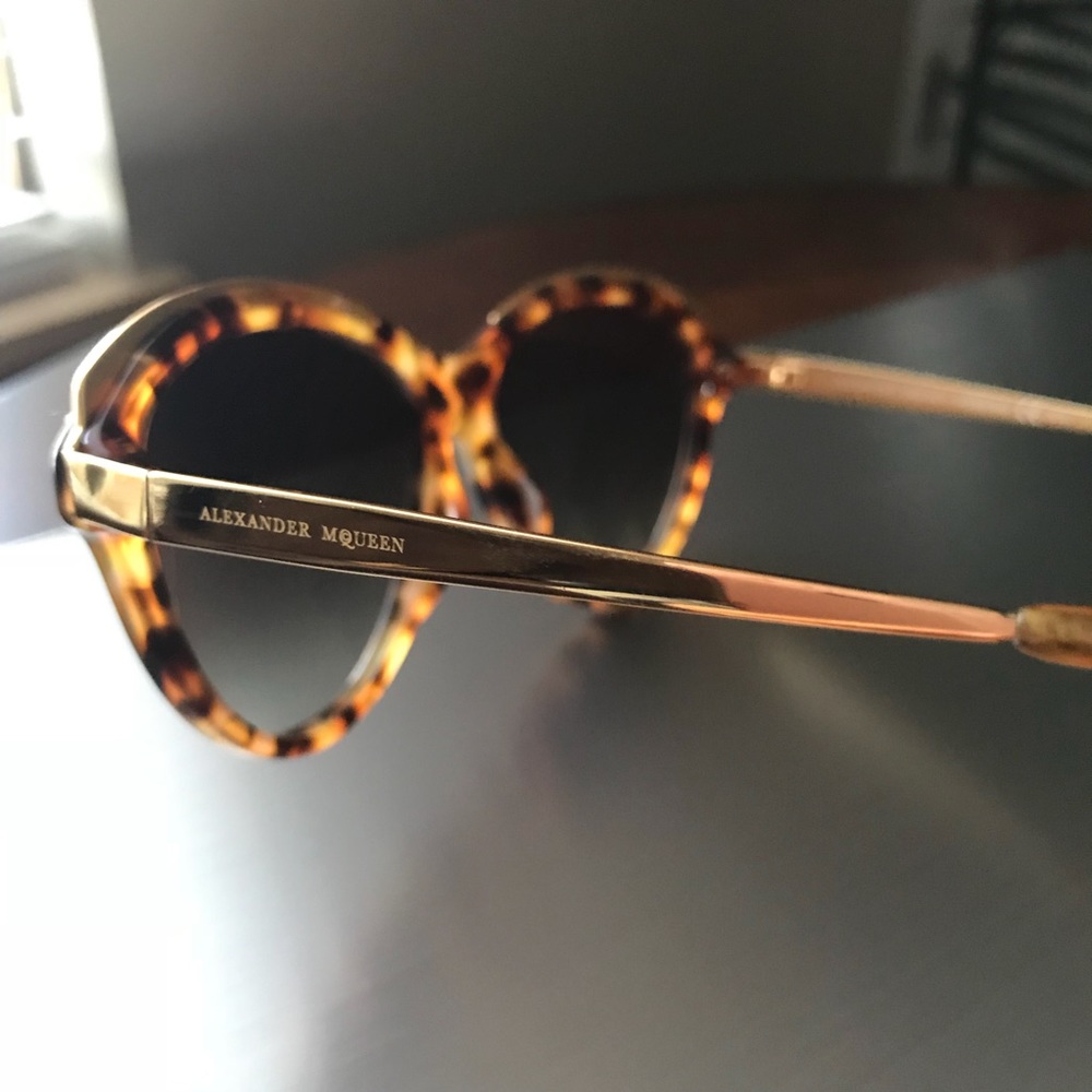 Alexander McQueen Sunglass - Picture 5 of 8
